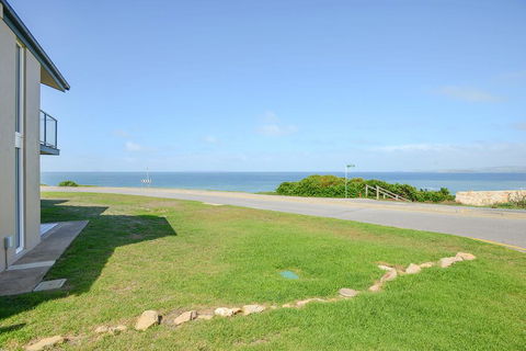 South Seas Beachfront Apartments - Mackay Tourism 1