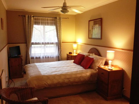 Southern Vales Bed & Breakfast - Mackay Tourism 0