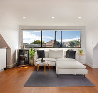 Spacious 2 Bed House 2 AC and Free Street Parking - Mackay Tourism