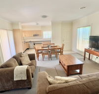 Spacious 2 Bed 2 Bath Villa - Central Location - Quiet - Mackay Tourism