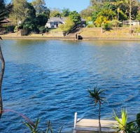 Spacious 2 Bedroom Beach Side Apartment - Close to shopping Centre with Coles Health Food Shop Sushi Pizza Cafes Hairdresse - Mackay Tourism