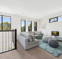 Spacious 4-Bed House with Parking and Backyard - Mackay Tourism