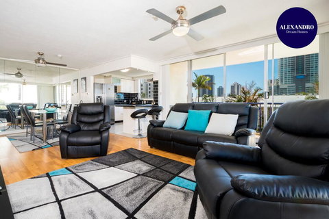 SPACIOUS RESORT STYLE APARTMENT And PARKING INC - Mackay Tourism 0