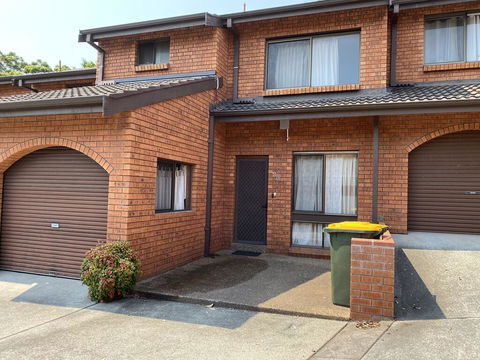 Spacious Townhouse In Wollongong - Mackay Tourism 3