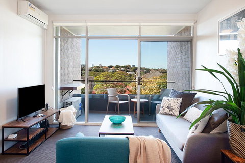 Sprawling City Views And Balcony In Cosy Apartment - Mackay Tourism 2