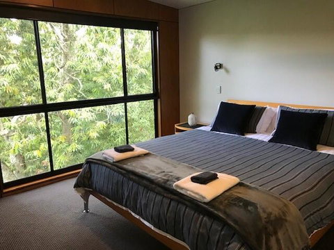 Springbrook25 Whole House - Mackay Tourism 3