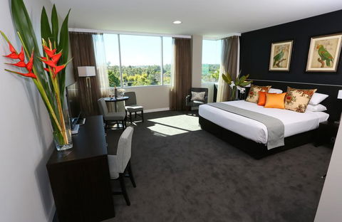 Springfield Lakes Boutique Hotel - Mackay Tourism 1
