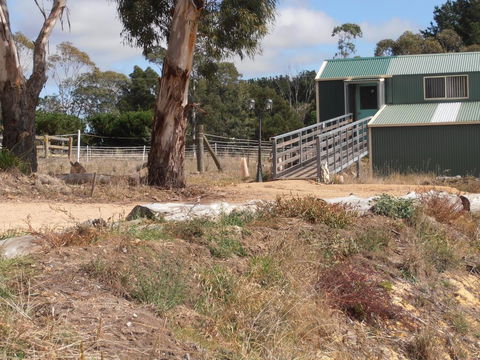 Springmead Rustic Cabin - Mackay Tourism 1