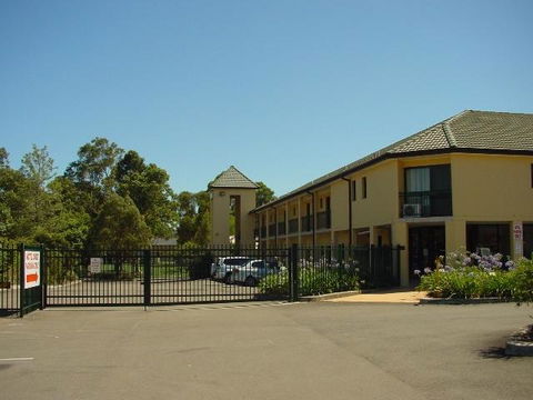 St Marys Park View Motel - Mackay Tourism 3