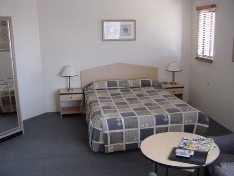 St Marys Park View Motel - Mackay Tourism 1