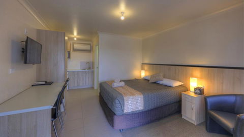 Starline Motor Inn - Mackay Tourism 0