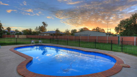 Starline Motor Inn - Mackay Tourism 1