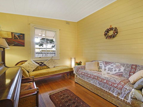 Station Masters Cottage - Classic Quaint & Nostalgia - Mackay Tourism 2
