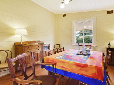 Station Masters Cottage - Classic Quaint & Nostalgia - Mackay Tourism 3