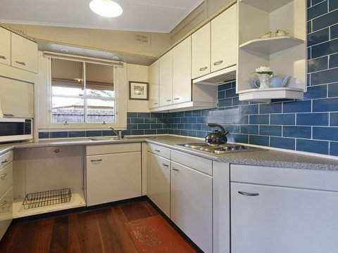 Station Masters Cottage - Classic Quaint & Nostalgia - Mackay Tourism 1