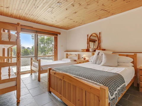 Steeles Island Retreat - Mackay Tourism 2