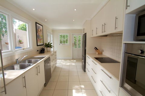 Strahan House - Mackay Tourism 2