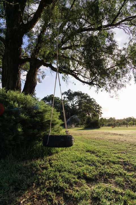 Studio 165 Hidden Gem On 50 Acres With Bay Views - Mackay Tourism 3
