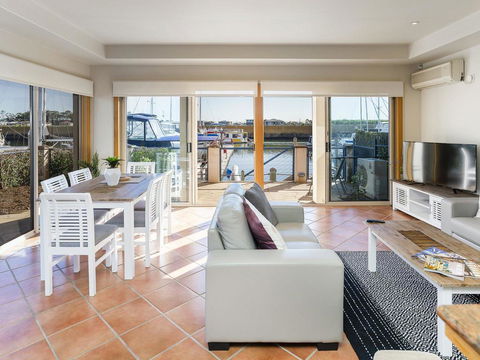 Stunning 3 Bedroom Villa At Hope Harbour Marina - Mackay Tourism 0