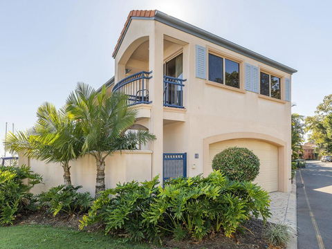 Stunning 3 Bedroom Villa At Hope Harbour Marina - Mackay Tourism 3