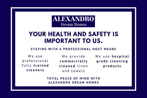 STUNNING CLIFF TOP HOME // POOL & GAMES - Mackay Tourism 1