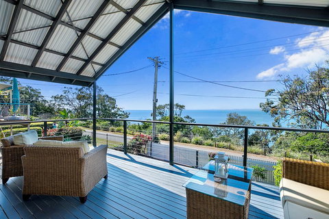 Stunning Family Escape On The Point With Bay Views - Mackay Tourism 3