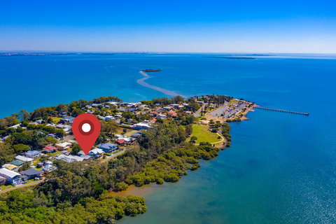 Stunning Family Escape On The Point With Bay Views - Mackay Tourism 2