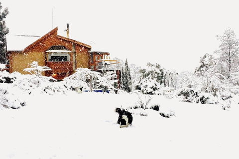 STUNNING HOME WITH AMAZING VIEWS - Just 20 Mins To The City And Only 10 To MONA! - Mackay Tourism 0