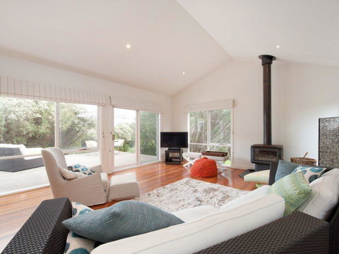 Stunning Seaside Escape - Mackay Tourism 1