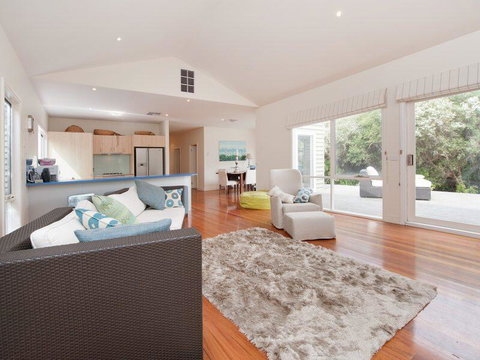 Stunning Seaside Escape - Mackay Tourism 3