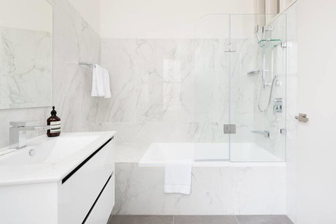 STUNNING SYDNEY HOME 3 - Mackay Tourism 3