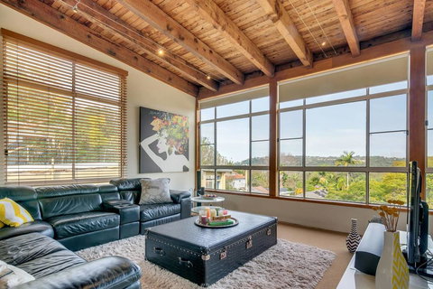 STYLISH & RELAXED LAKE HOME // NARRABEEN - Mackay Tourism 2