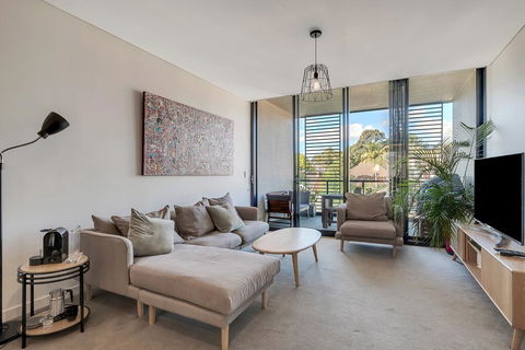STYLISH CAMPERDOWN APARTMENT And PARKING INC - Mackay Tourism 3