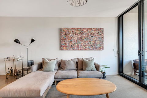 STYLISH CAMPERDOWN APARTMENT And PARKING INC - Mackay Tourism 2