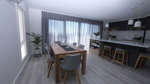 Stylish Holiday Unit - Mackay Tourism 1