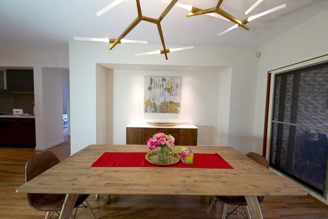 Stylish Luxe House For Big Group Near Shopping Center - Mackay Tourism 2