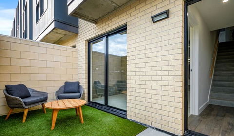 Stylish Townhouse - Mackay Tourism 3