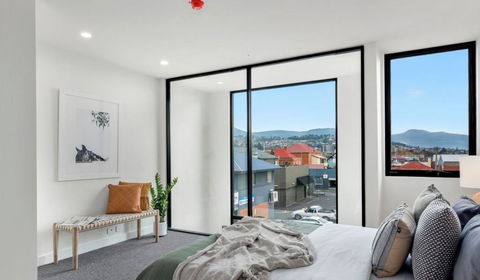 Stylish Townhouse - Mackay Tourism 1
