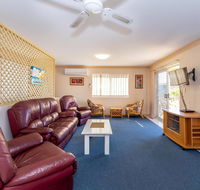 Stylish Unit Opposite Foreshore - Sylvan Beach Esp Bellara - Mackay Tourism