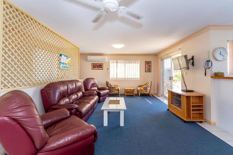Stylish Unit Opposite Foreshore - Sylvan Beach Esp, Bellara - Mackay Tourism 0