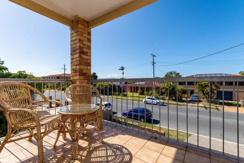 Stylish Unit Opposite Foreshore - Sylvan Beach Esp, Bellara - Mackay Tourism 3