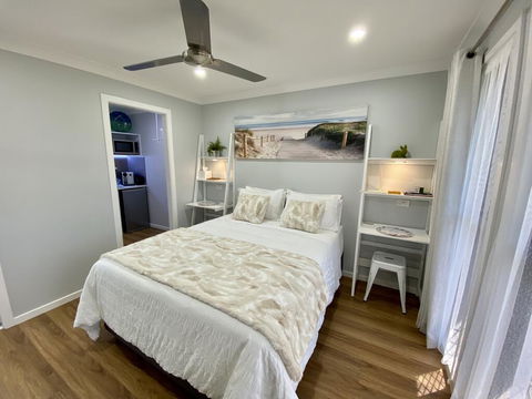 STYLISH UNIT - CLOSE TO DREAMWORLD - Mackay Tourism 1