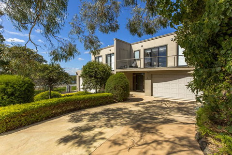 STYLISH, SUN-DRENCHED AND SOPHISTICATED - Mackay Tourism 0