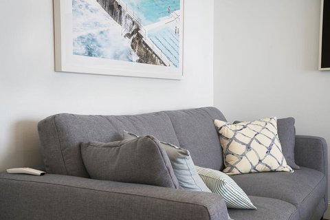 Sunlit 1 Bedroom Apartment Right At Bondi Beach - Mackay Tourism 2