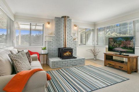 Sunflower Cottage - Mackay Tourism 0