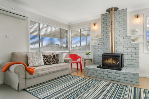 Sunflower Cottage - Mackay Tourism 1