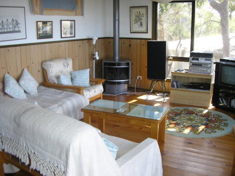 Sunningdale Beach House 16 - Mackay Tourism 3
