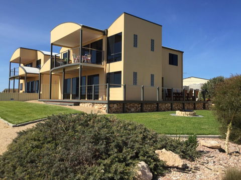 Sunset Cove Beach House - Mackay Tourism 0
