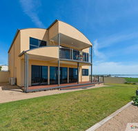 Sunset Cove Beach House - Mackay Tourism