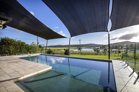 Sunset Retreat Airlie Beach Rural Getaway - Mackay Tourism 2